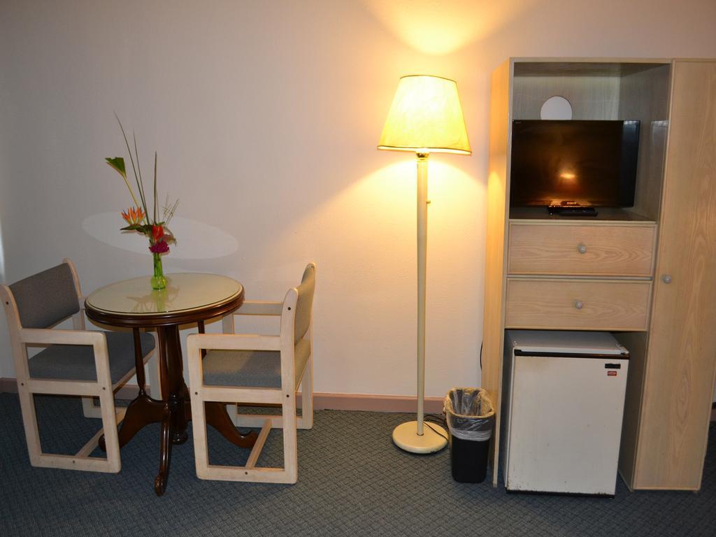 West Plaza Desekel Hotel Koror Kültér fotó