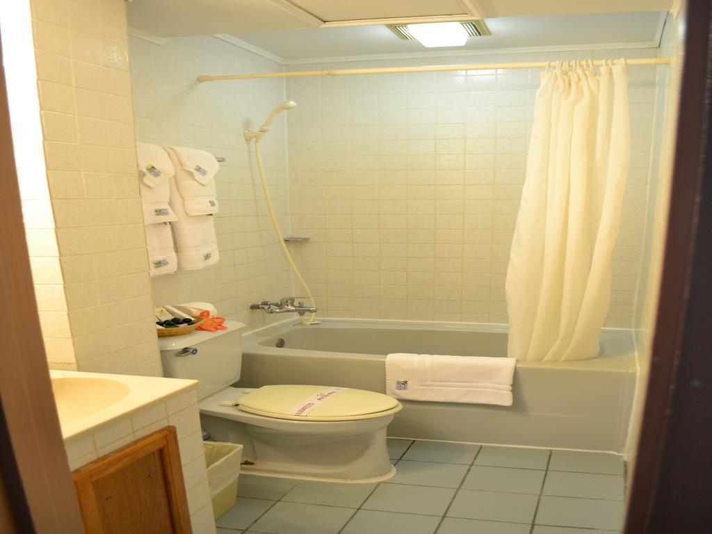 West Plaza Desekel Hotel Koror Kültér fotó