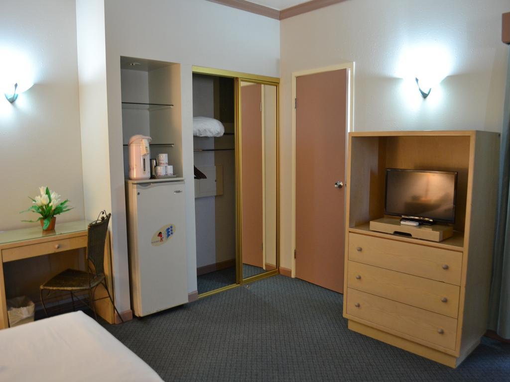 West Plaza Desekel Hotel Koror Kültér fotó