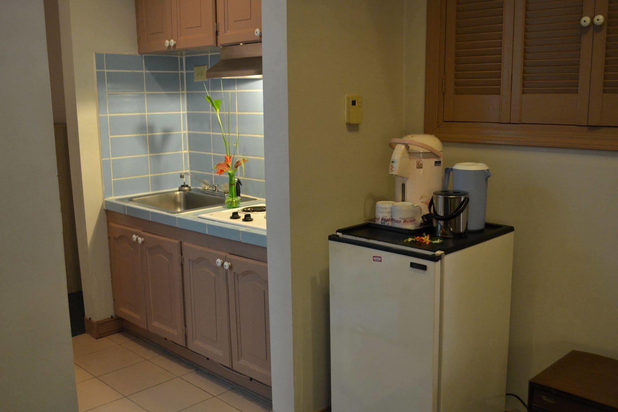West Plaza Desekel Hotel Koror Kültér fotó