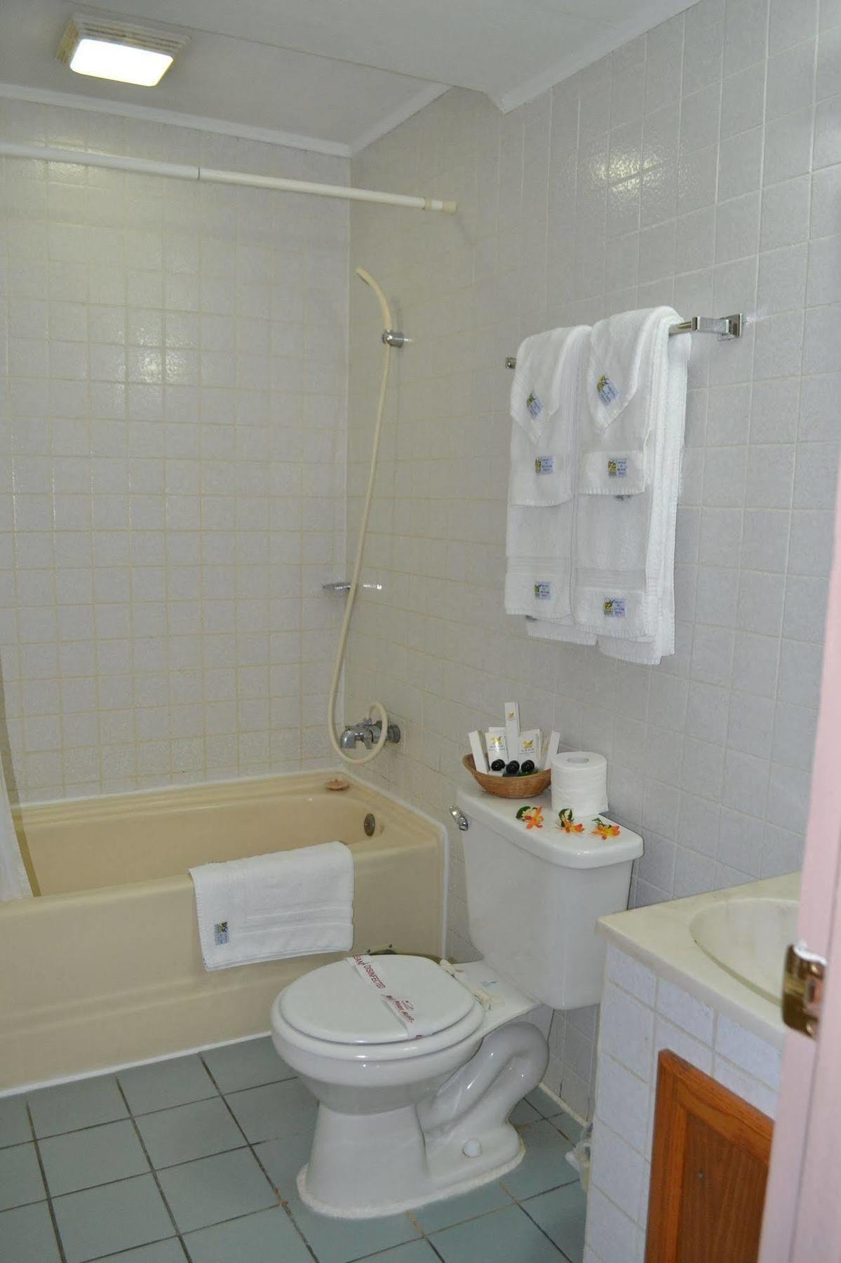 West Plaza Desekel Hotel Koror Kültér fotó