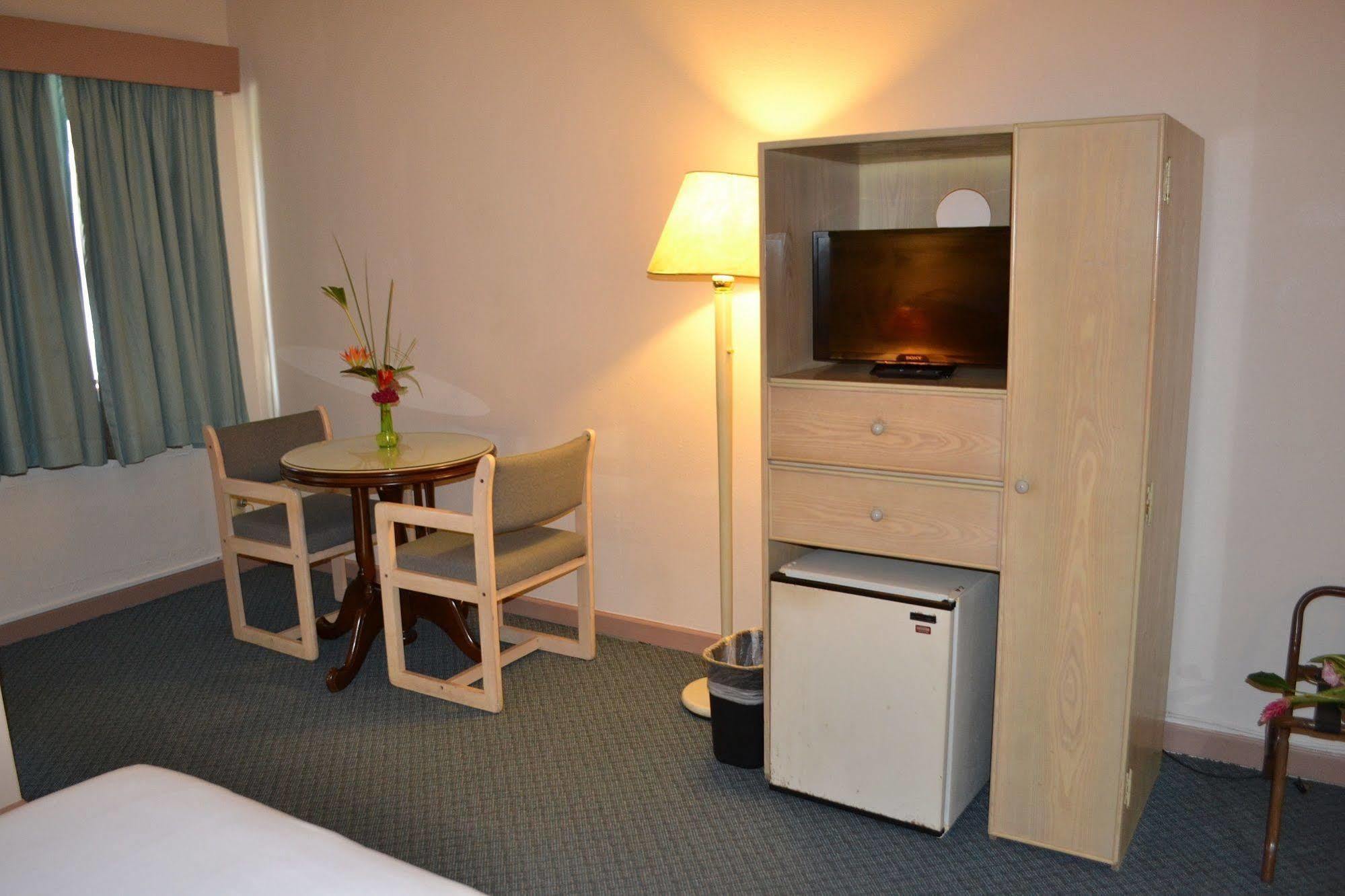 West Plaza Desekel Hotel Koror Kültér fotó