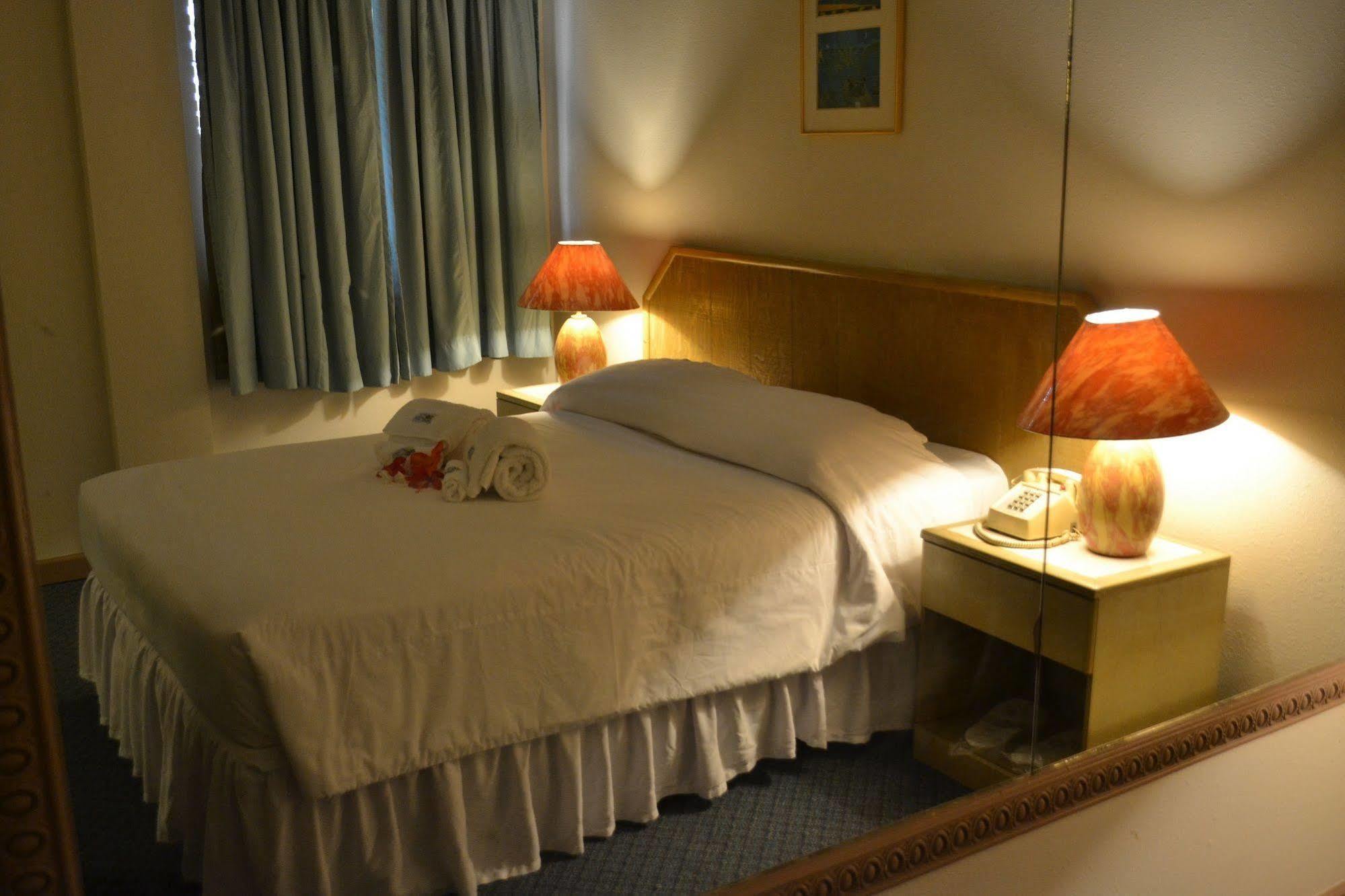 West Plaza Desekel Hotel Koror Kültér fotó