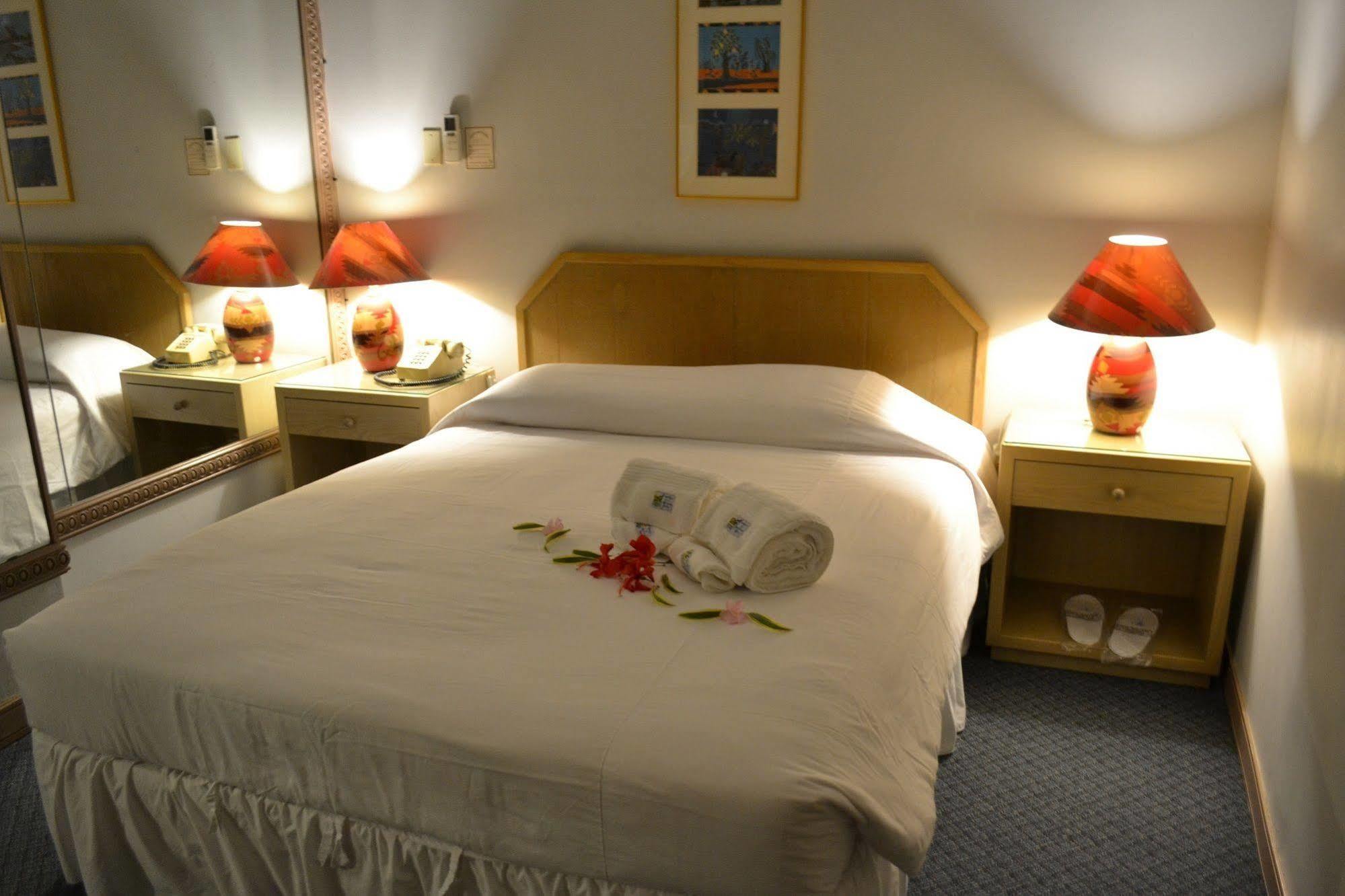 West Plaza Desekel Hotel Koror Kültér fotó