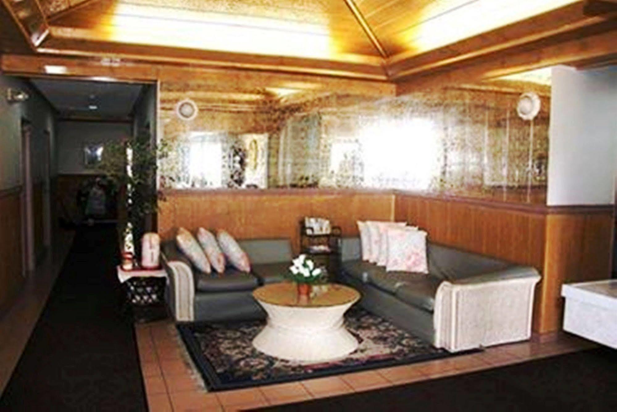 West Plaza Desekel Hotel Koror Kültér fotó